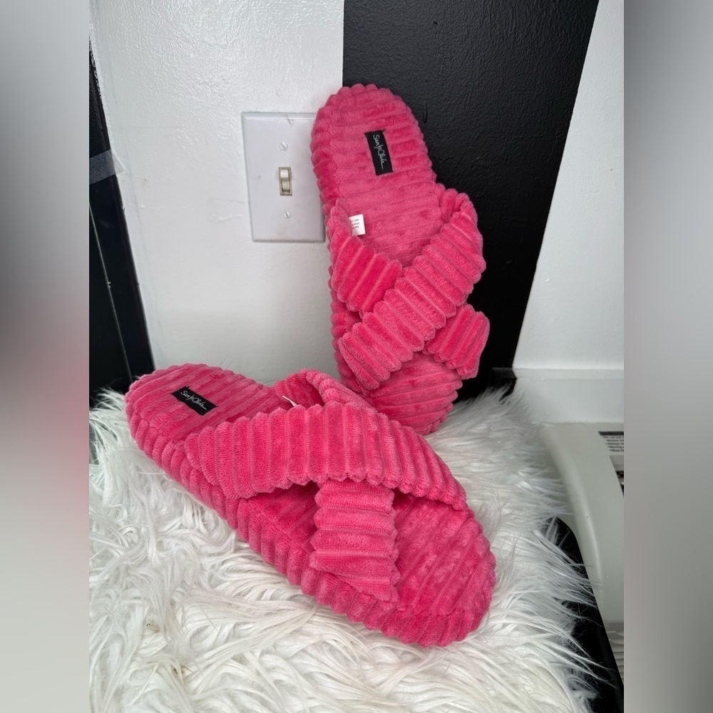Pink Slippers For Women Size 11/12 - Picture 3 of 3